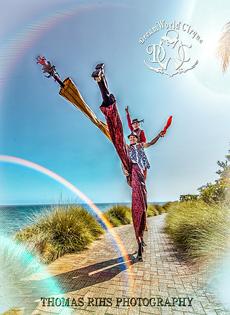 Stilters_Dream_World_CIrque_1